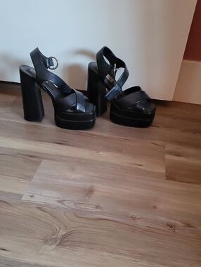 Steve Madden Black Platform Block Heel Sandals with Ankle Strap